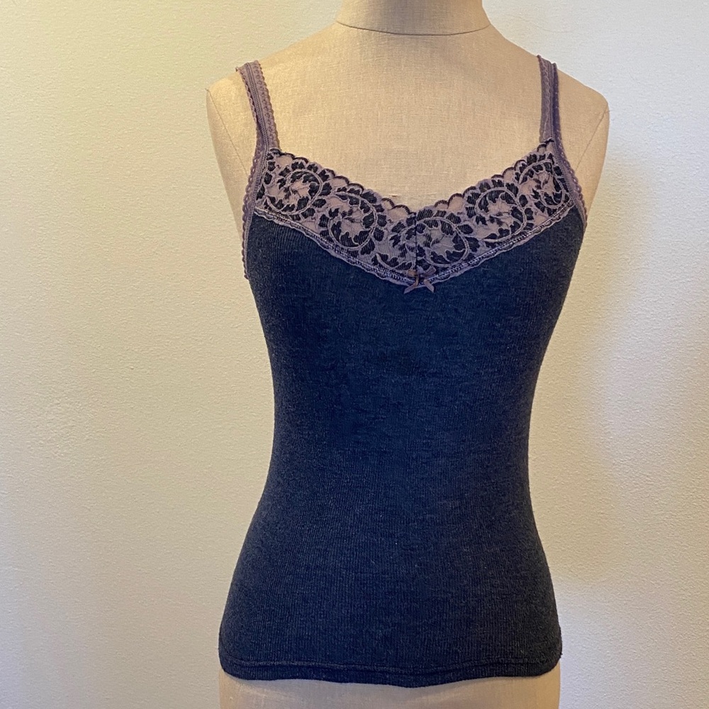 Elegant Y2K Lace Trimmed Women's Top